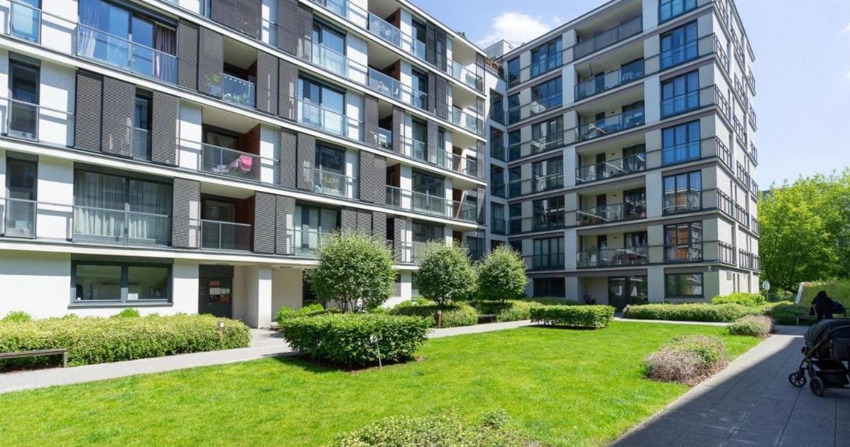 Near Airport Cybernetyki Inn Warszawa Eksteriør billede